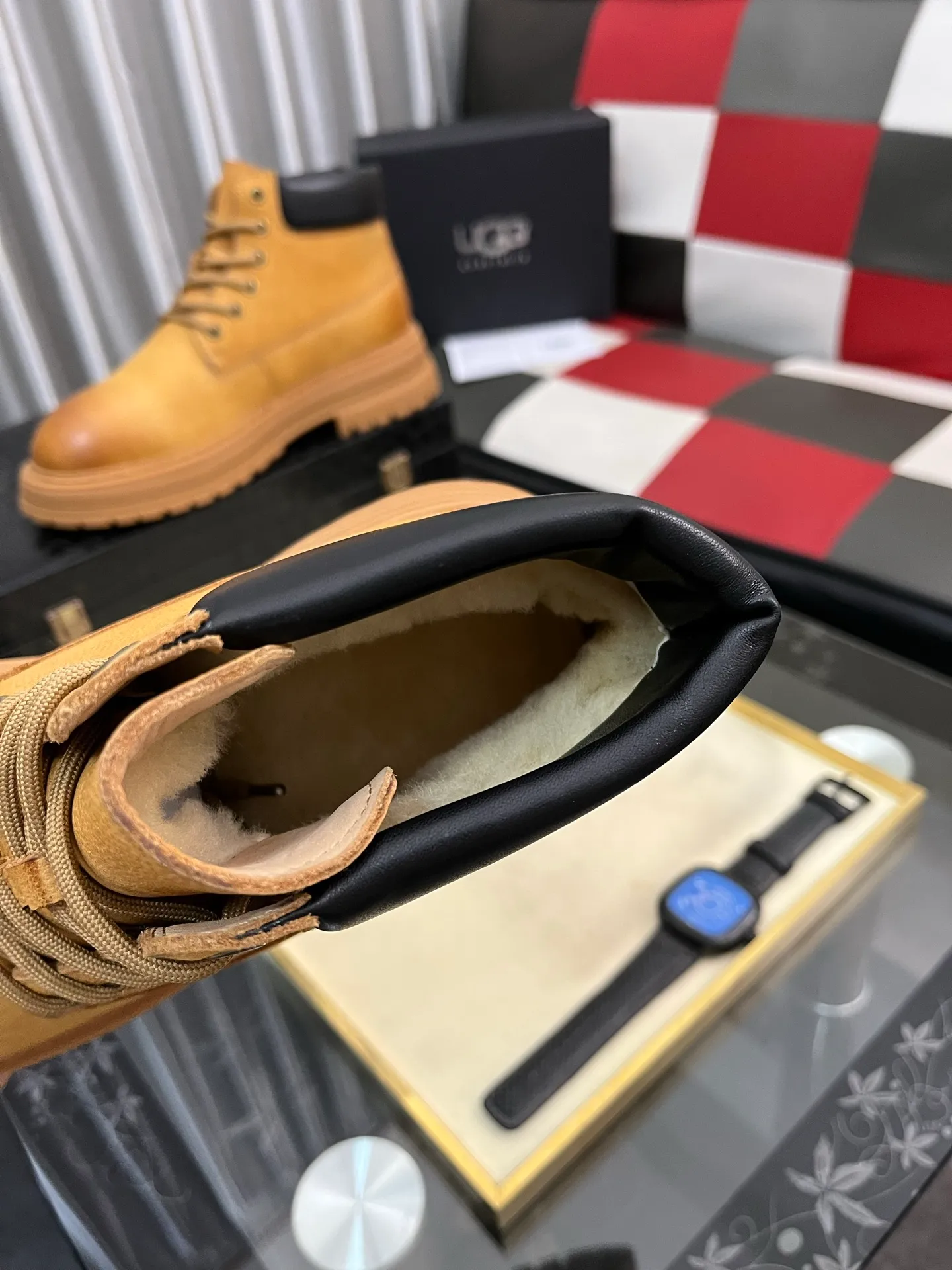 Men's Men's Shoes 💰660⌚️⌚️New UGG fur-integrated men's simple and fashionable snow shoes. The most worth buying at the end of this year are warm casual shoes. Whether you are out and about at home, their comfortable and warm performance will be your most suitable fashion companion! The material is cowhide upper and imported wool is used inside. Two layers of cowhide for warmth and comfort! The eva+ rubber patch outsole is cushioned, wear-resistant, and has good elasticity. It is light and wear-resistant, comfortable and soft, and the new simple cut is more fashionable. It has both practicality and fashion sense, so you no longer have to worry about how to match it in winter, while still maintaining fashionable taste. High-quality genuine wool produced in Dongguan. The material depends on the details! Size: 38-39-40-41-42-43-44-45